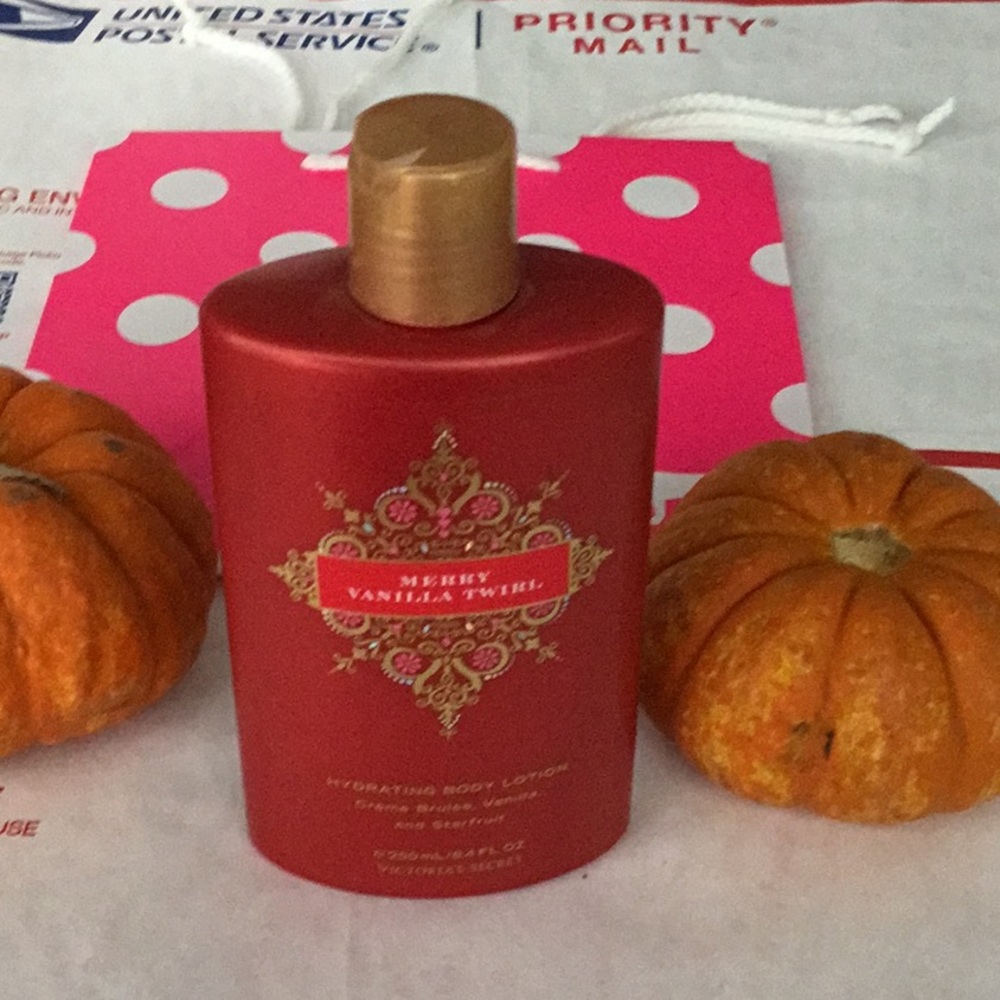 HTF 2012 Edition merry Vanilla Twirl hydrating